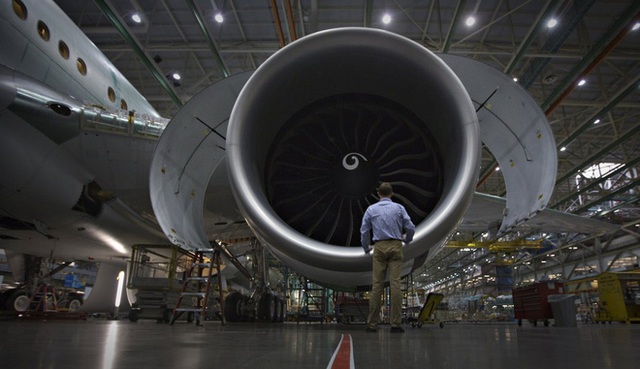 Động cơ phản lực của đươc thiết kế bởi Rolls-Royce, Pratt & Whitney và GE.