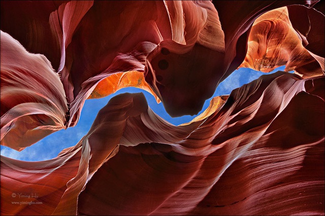 Sự huyền ảo của Hẻm núi Linh Dương Antelope Canyon nằm về phía Bắc bang Arizona, Mỹ hàng năm thu hút hàng triệu lượt khách du lịch ghé thăm.