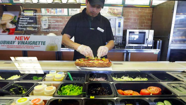 Từ chiếc bánh kẹp Subway 5 USD tới bi kịch của các hãng fast-food: Đua nhau giảm giá đến mức thấp hơn cả chi phí để... cùng chết! - Ảnh 2.