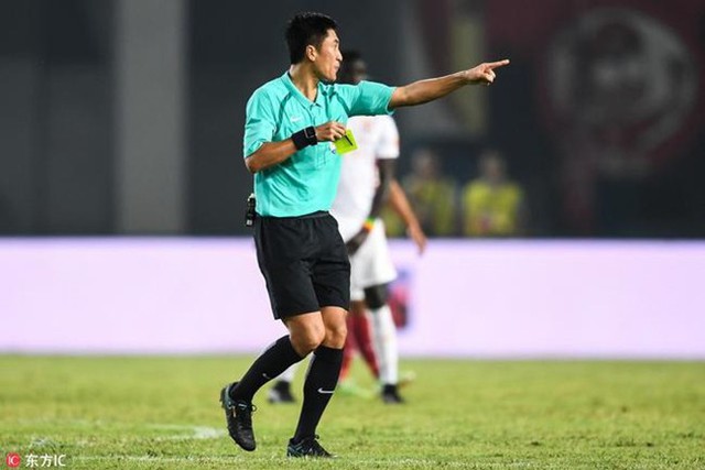 Chân dung vị trọng tài Trung Quốc sẽ bắt chính trong trận chung kết U23 châu Á 2018 - Ảnh 8.