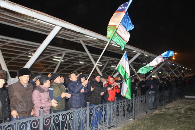 Cuối cùng, cũng xuất hiện hình ảnh dân Uzbekistan đón người hùng trở về: Vui và rộn ràng không kém Việt Nam! - Ảnh 1. Cuối cùng, cũng xuất hiện hình ảnh dân Uzbekistan đón người hùng trở về: Vui và rộn ràng không kém Việt Nam! - Ảnh 1.