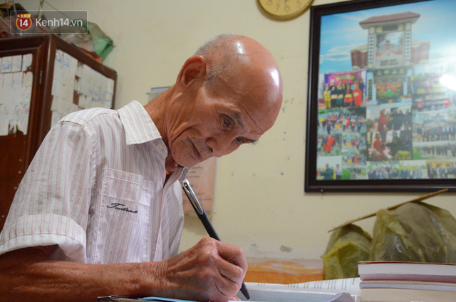 Cụ ông 85 tuổi ở Hà Nội ngày ngày đạp xe đến giảng đường: “Tôi đi học với các cháu để thỏa mãn giấc mơ ấp ủ bao năm” - Ảnh 5.
