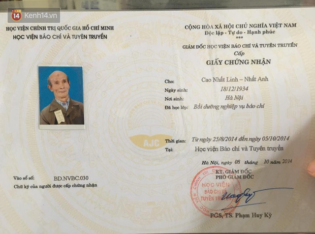 Cụ ông 85 tuổi ở Hà Nội ngày ngày đạp xe đến giảng đường: “Tôi đi học với các cháu để thỏa mãn giấc mơ ấp ủ bao năm” - Ảnh 4. Cụ ông 85 tuổi ở Hà Nội ngày ngày đạp xe đến giảng đường: “Tôi đi học với các cháu để thỏa mãn giấc mơ ấp ủ bao năm” - Ảnh 4.