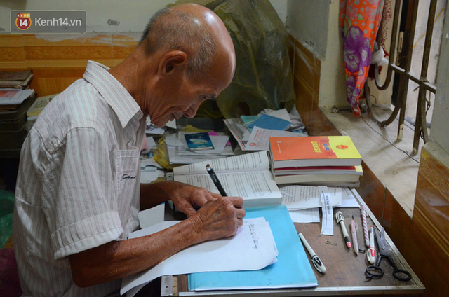 Cụ ông 85 tuổi ở Hà Nội ngày ngày đạp xe đến giảng đường: “Tôi đi học với các cháu để thỏa mãn giấc mơ ấp ủ bao năm” - Ảnh 10.