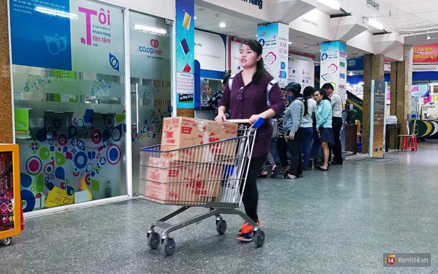 Co.op Mart Đinh Tiên Hoàng ngưng hoạt động sau gần 20 năm, người Sài Gòn tiếc nuối đến nhìn lại lần cuối - Ảnh 8.