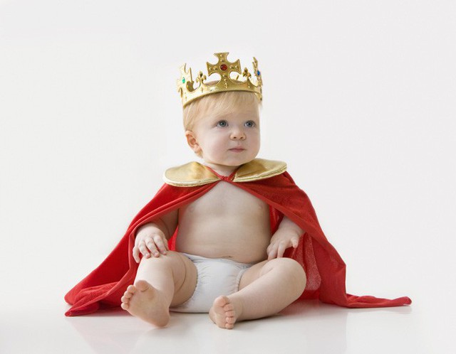 Sinh ra là em bé ngậm thìa bạc nhưng con của Meghan sẽ có cuộc sống khác biệt so với Hoàng tử George - Ảnh 1. Sinh ra là em bé ngậm thìa bạc nhưng con của Meghan sẽ có cuộc sống khác biệt so với Hoàng tử George - Ảnh 1.