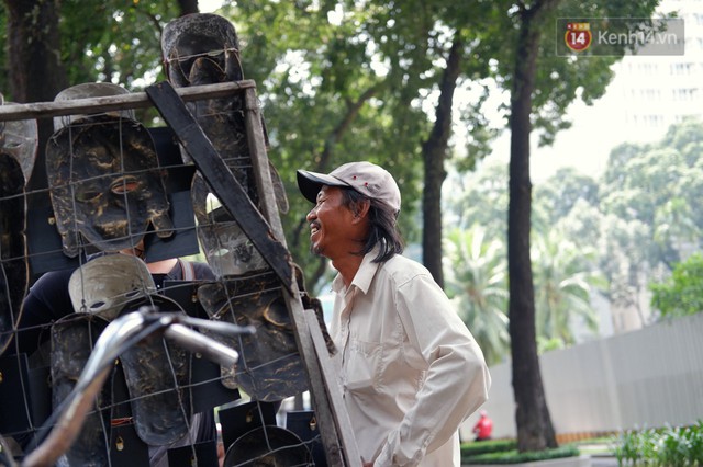 30 năm rong ruổi đường phố Sài Gòn của chú Bảy mặt nạ: Từng đạp xe suốt nhiều ngày không bán nổi 1 chiếc! - Ảnh 10. 30 năm rong ruổi đường phố Sài Gòn của chú Bảy mặt nạ: Từng đạp xe suốt nhiều ngày không bán nổi 1 chiếc! - Ảnh 10.