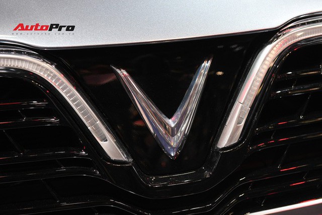 HOT: Chi tiết ngoại thất sedan VinFast LUX A2.0 vừa ra mắt hoành tráng tại Paris Motor Show 2018 - Ảnh 4.