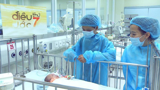 Cuộc gặp gỡ xúc động của 2 đứa trẻ sau vụ cháy lớn ở Đê La Thành: Anh đây, em đừng khóc - Ảnh 4. Cuộc gặp gỡ xúc động của 2 đứa trẻ sau vụ cháy lớn ở Đê La Thành: Anh đây, em đừng khóc - Ảnh 4.