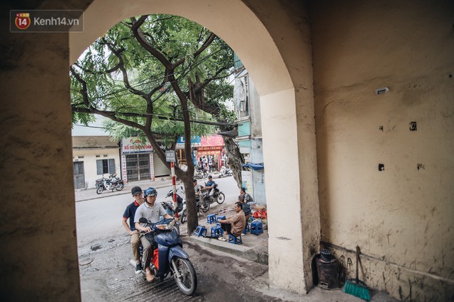 Chuyện về một con phố có nhiều cổng làng nhất Hà Nội: Đưa chân qua cổng phải tôn trọng nếp làng - Ảnh 10.