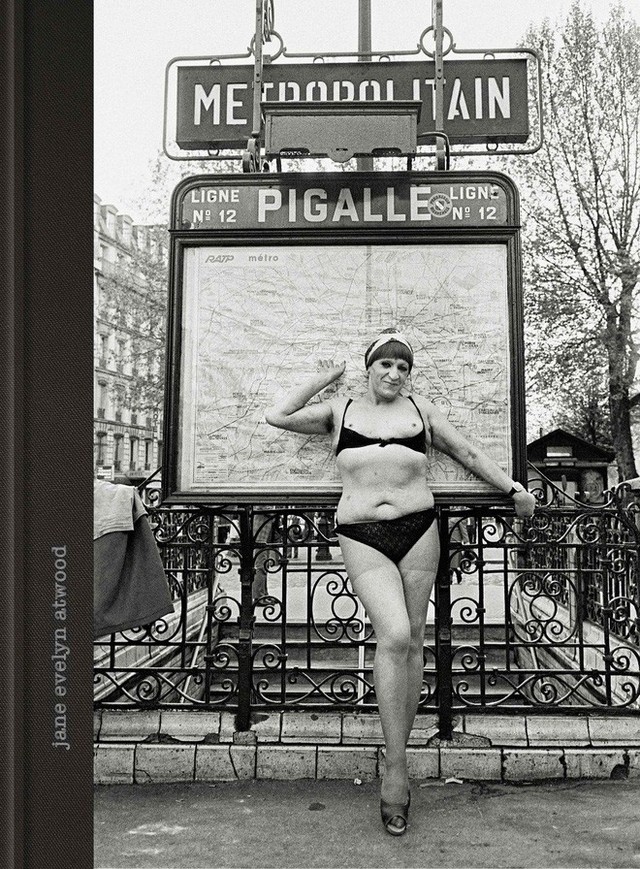 Ảnh hiếm về những người phụ nữ chuyển giới ở phố đèn đỏ giữa Paris thập niên 70 - Ảnh 7.