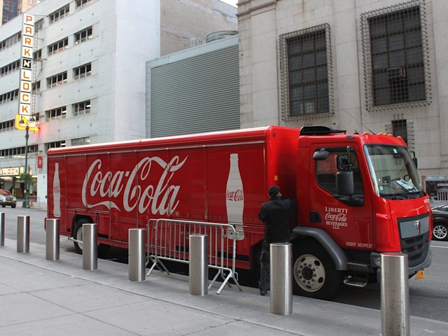 Một ngày của người vận chuyển Coca Cola: Dậy từ 4h sáng, suốt 20 năm ngày nào cũng cân gần 15.000 chai đồ uống! - Ảnh 15.