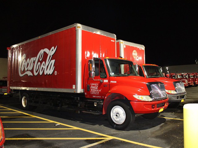 Một ngày của người vận chuyển Coca Cola: Dậy từ 4h sáng, suốt 20 năm ngày nào cũng cân gần 15.000 chai đồ uống! - Ảnh 1.