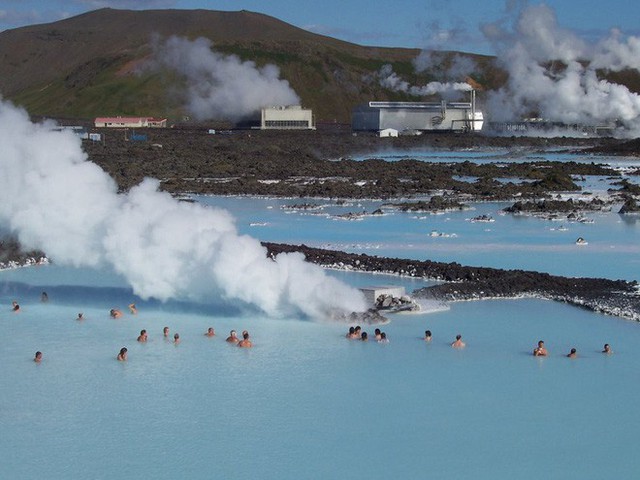 Suối địa nhiệt đẹp như tiên cảnh ở Iceland: đến rồi mới thấy chen chúc toàn người trần mắt thịt - Ảnh 3.