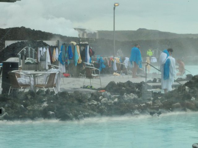 Suối địa nhiệt đẹp như tiên cảnh ở Iceland: đến rồi mới thấy chen chúc toàn người trần mắt thịt - Ảnh 2.