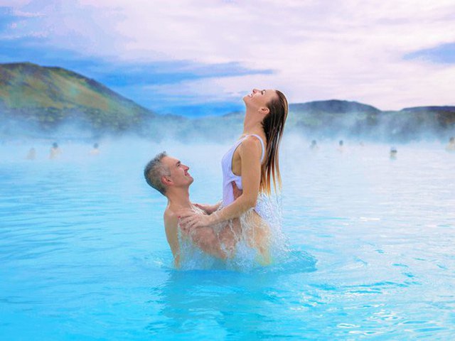 Suối địa nhiệt đẹp như tiên cảnh ở Iceland: đến rồi mới thấy chen chúc toàn người trần mắt thịt - Ảnh 13.