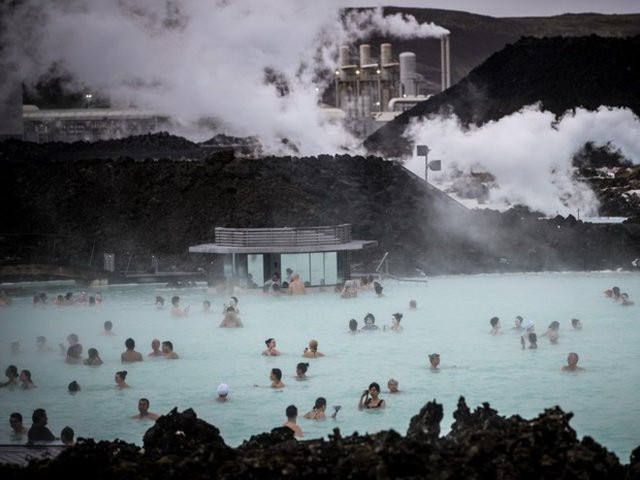 Suối địa nhiệt đẹp như tiên cảnh ở Iceland: đến rồi mới thấy chen chúc toàn người trần mắt thịt - Ảnh 5.
