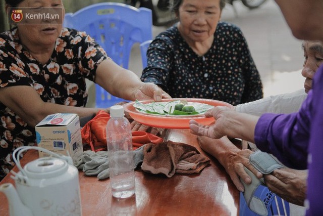 Về thăm ngôi làng ở Hà Nội có 1.000 quả cau mới cưới được vợ, người lớn trẻ nhỏ lúc nào môi cũng đỏ hồng - Ảnh 11.