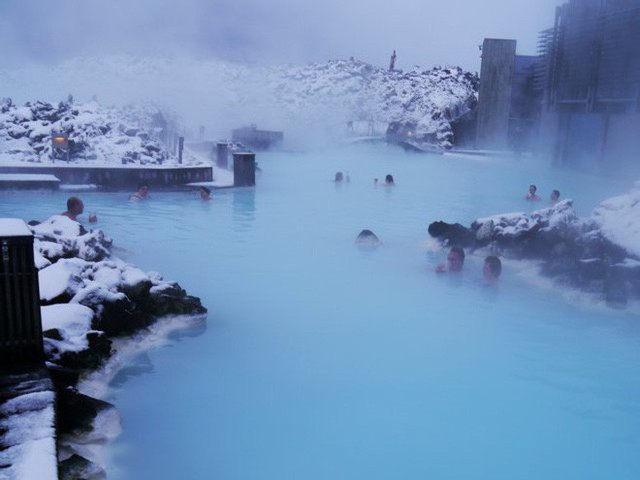 Suối địa nhiệt đẹp như tiên cảnh ở Iceland: đến rồi mới thấy chen chúc toàn người trần mắt thịt - Ảnh 8.