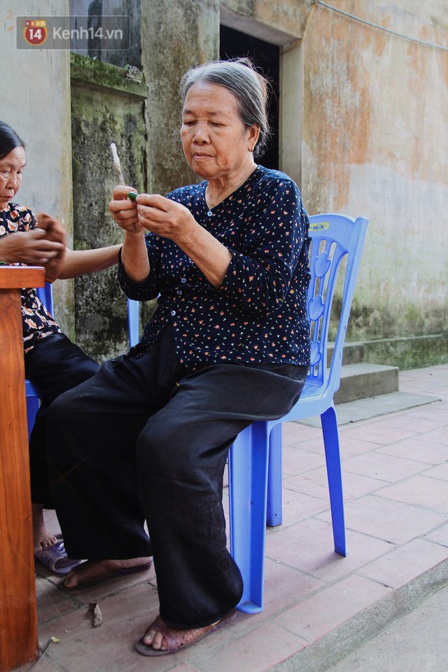Về thăm ngôi làng ở Hà Nội có 1.000 quả cau mới cưới được vợ, người lớn trẻ nhỏ lúc nào môi cũng đỏ hồng - Ảnh 14.