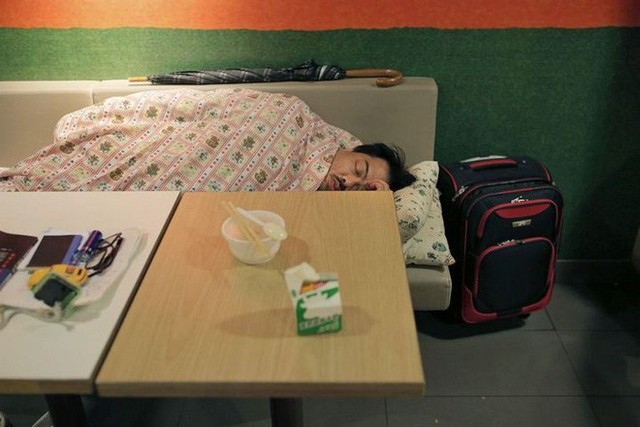 Tìm hiểu về McRefugees: Nơi người vô gia cư, người cô đơn tại Hồng Kông coi là ngôi nhà thứ hai của mình - Ảnh 4.