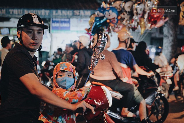 Hà Nội và Sài Gòn tràn ngập ma quỷ đêm Halloween: Từ cương thi, vô diện đến phù thủy tưng bừng xuống phố - Ảnh 21.