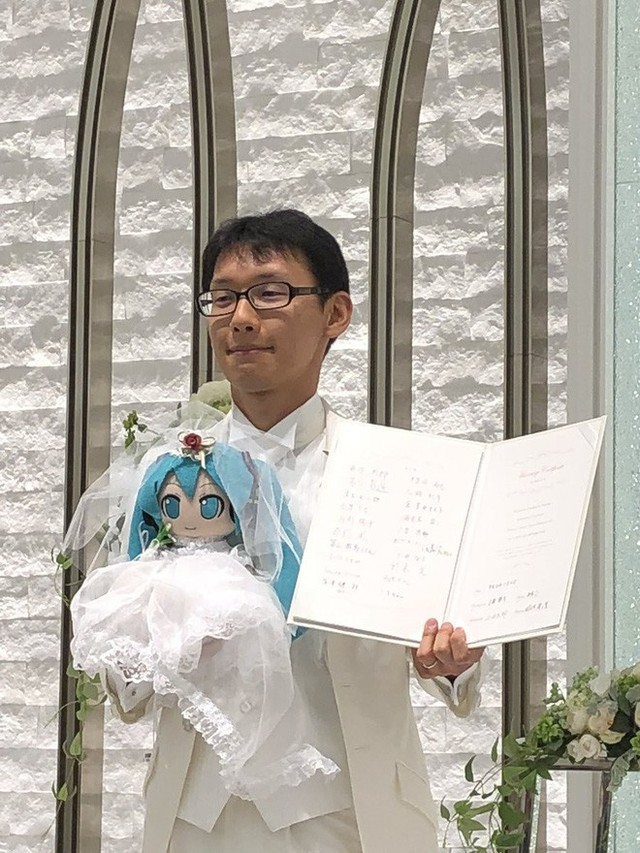 Chàng trai người Nhật kết hôn với ca sĩ ảo Hatsune Miku vì không tin vào phụ nữ - Ảnh 3.