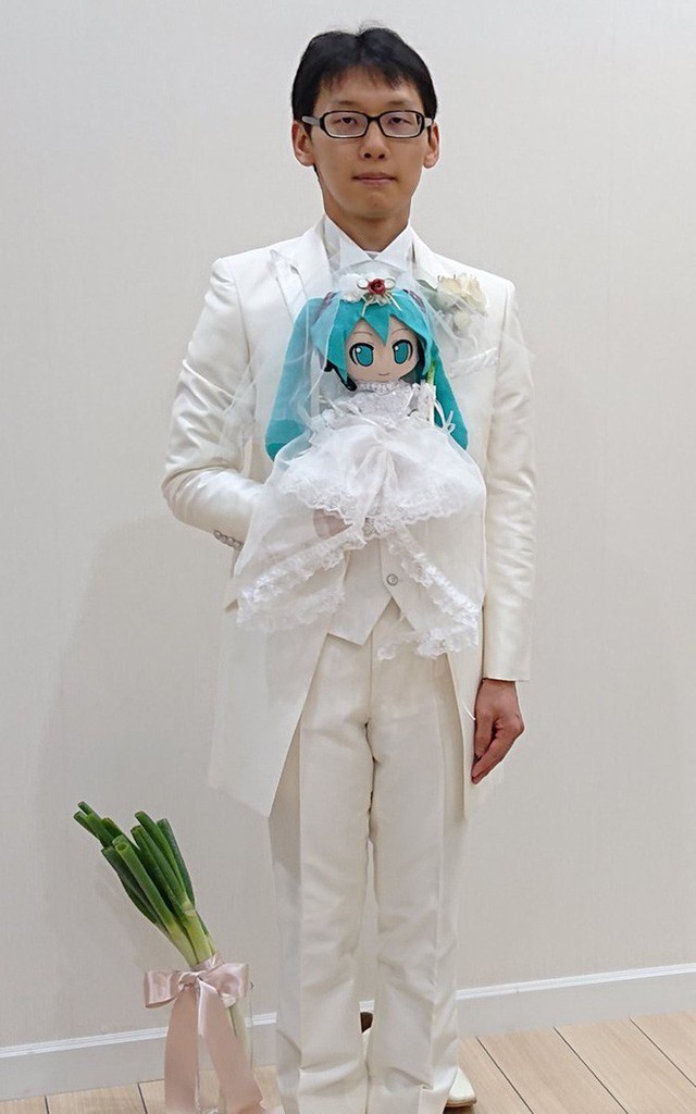 Chàng trai người Nhật kết hôn với ca sĩ ảo Hatsune Miku vì không tin vào phụ nữ - Ảnh 4.