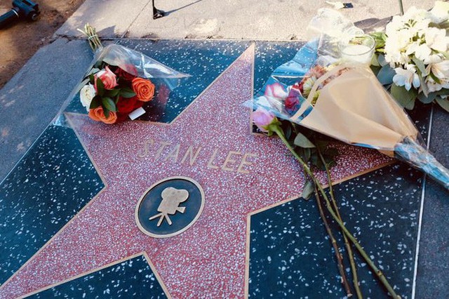 Đây là cách fan hâm mộ khắp nơi tưởng nhớ Stan Lee, tượng đài của nền truyện tranh hiện đại - Ảnh 13.