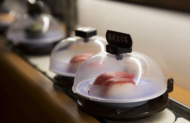 Bán sushi giá chưa đến 1 USD suốt 3 thập kỷ, ông chủ Nhật Bản trở thành triệu phú đôla - Ảnh 1.