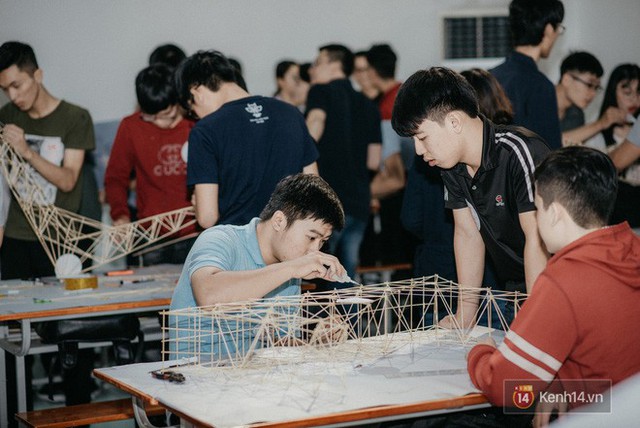Sinh viên Kiến trúc gây bất ngờ khi tạo ra chiếc cầu siêu mỏng manh nhưng có sức đỡ nặng gấp 5000 lần - Ảnh 1.