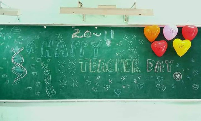 Không lẫn đi đâu được với những màn trang trí bảng 20/11 theo đúng môn dạy của GVCN - Ảnh 3.