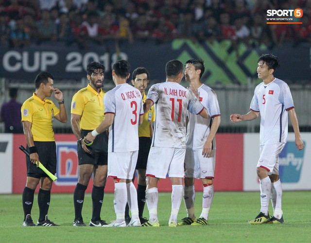 Cậu út tuyển Việt Nam bất mãn, chỉ thẳng mặt trọng tài chính trận Myanmar vs Việt Nam - Ảnh 10.