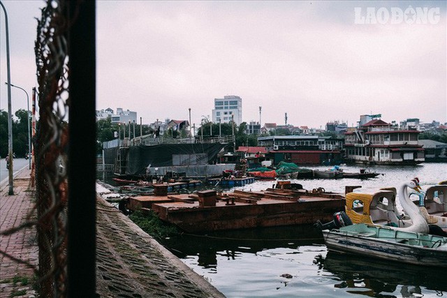  Bến du thuyền hồ Tây xa hoa một thời sao lại biến thành nghĩa địa hoang tàn thế này? - Ảnh 1.