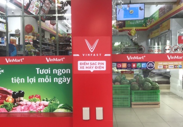 Trạm sạc xe điện VinFast Klara xuất hiện tại hệ thống Vinmart, hoàn toàn miễn phí - Ảnh 1.