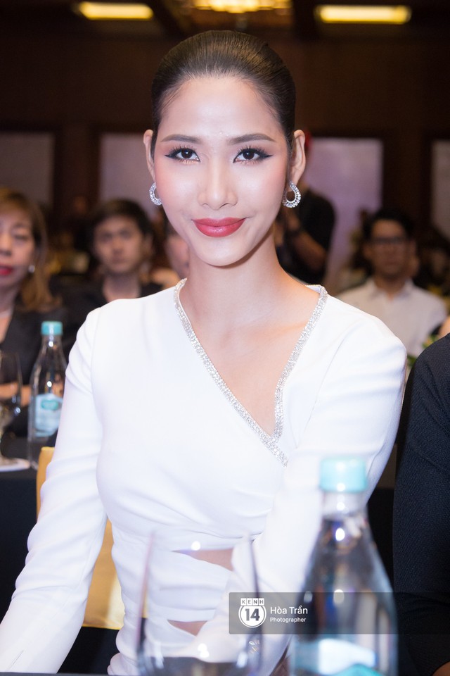 HHen Niê chính thức lựa chọn Bánh mì là trang phục dân tộc mang đến Miss Universe 2018 - Ảnh 11.