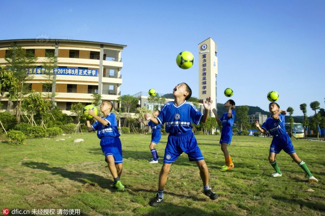 Bên trong những lớp học huấn luyện thể thao, nghệ thuật khắc nghiệt đến kinh hoàng tại Trung Quốc - Ảnh 15.