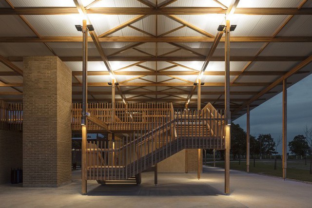 Ngôi trường làm từ gỗ và gạch bùn trong rừng nhiệt đới Brazil giành giải kiến trúc xuất sắc nhất thế giới 2018 - Ảnh 15.