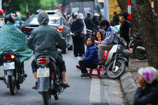 Vé chợ đen trận Việt Nam – Campuchia cao chót vót, khán giả vẫn chờ giờ G - Ảnh 6.