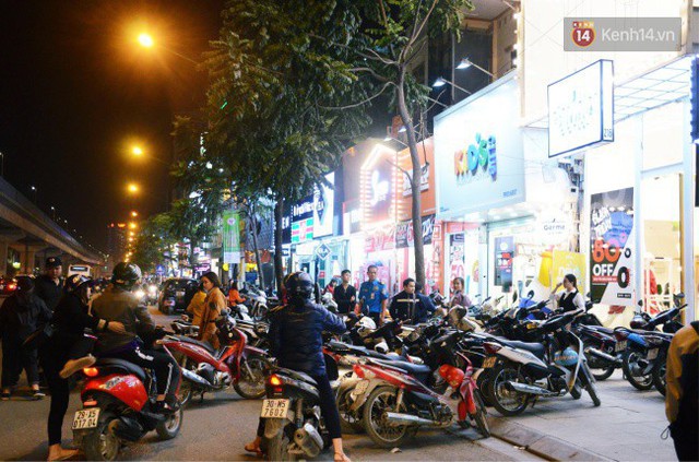 Tránh cảnh giành giật, người dân Hà Nội và Sài Gòn đã đổ xô săn hàng giảm giá trước ngày Black Friday - Ảnh 6.