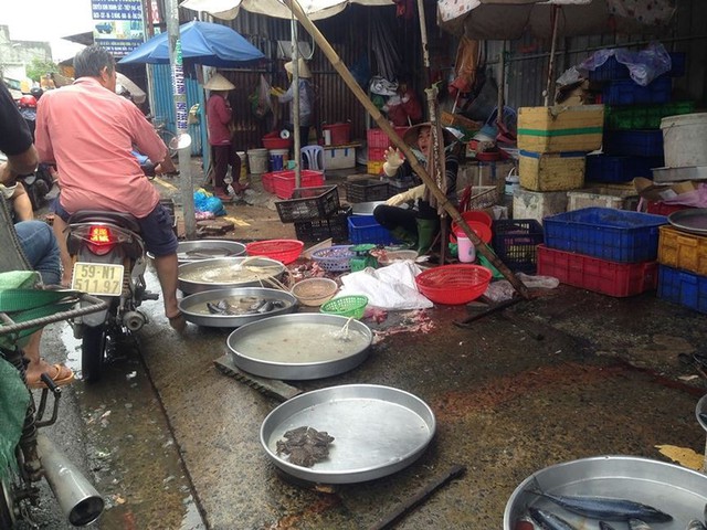 Giá thực phẩm tại HCM “nhảy vọt” sau bão số 9  - Ảnh 1.