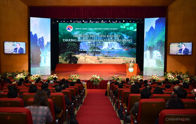 Thủ tướng mong các nhà đầu tư giúp Cao Bằng không cao hơn thì cũng phải bằng - Ảnh 1. Thủ tướng mong các nhà đầu tư giúp Cao Bằng không cao hơn thì cũng phải bằng - Ảnh 1.