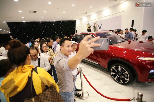 Sau màn ra mắt ấn tượng tại Hà Nội, VinFast tiếp tục thu hút hàng nghìn người dân tới tham quan và đặt mua tại Sài Gòn - Ảnh 17.