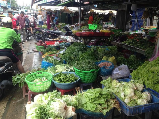 Giá thực phẩm tại HCM “nhảy vọt” sau bão số 9  - Ảnh 6.