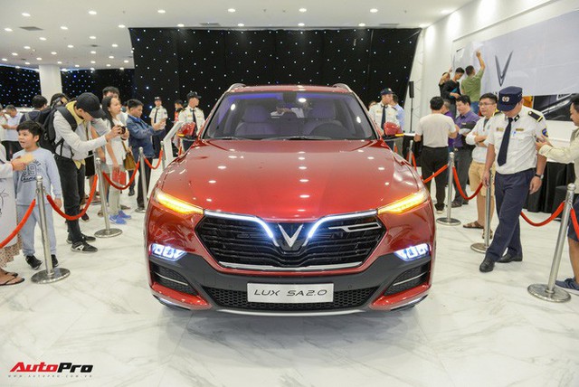 Khách Việt mất thêm 300 triệu nếu mua mẫu sedan, SUV VinFast “full option” - Ảnh 5. Khách Việt mất thêm 300 triệu nếu mua mẫu sedan, SUV VinFast “full option” - Ảnh 5.