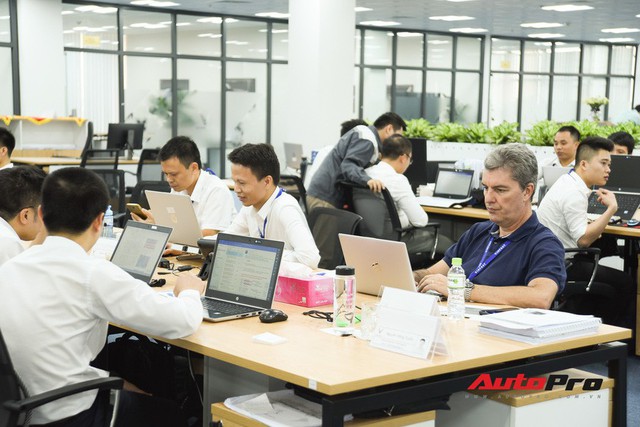 Khu văn phòng nhà máy sản xuất xe máy điện thông minh VinFast đẹp và sạch sẽ như resort - Ảnh 16.