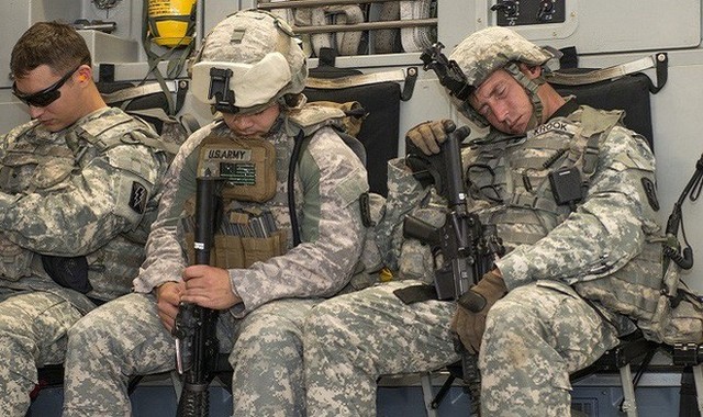 Tôi đã thử kỹ thuật ngủ trong vòng 2 phút của lính Mỹ và kết quả sửng sốt tới khó tin  - Ảnh 1.
