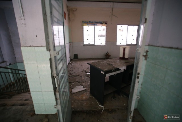 Cảnh hoang tàn bên trong ngôi trường tiểu học bị bỏ hoang hơn 3 năm ở Sài Gòn - Ảnh 24.