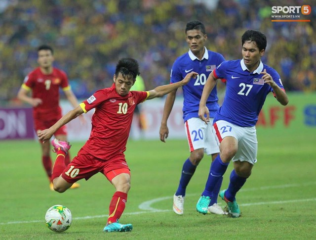 Đêm kinh hoàng: CĐV Malaysia đánh CĐV Việt Nam đổ máu ở AFF Cup 2014 - Ảnh 1.