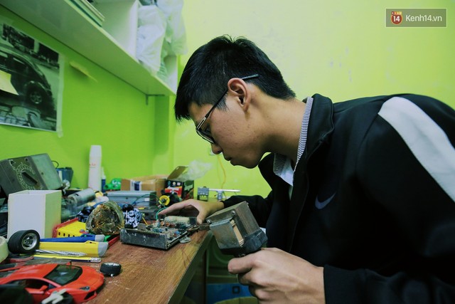Học sinh lớp 11 Nam Định tự tay chế tạo ô tô điện sạc bằng năng lượng mặt trời: Xe lội nước thoải mái, ai cũng lái được! - Ảnh 5.